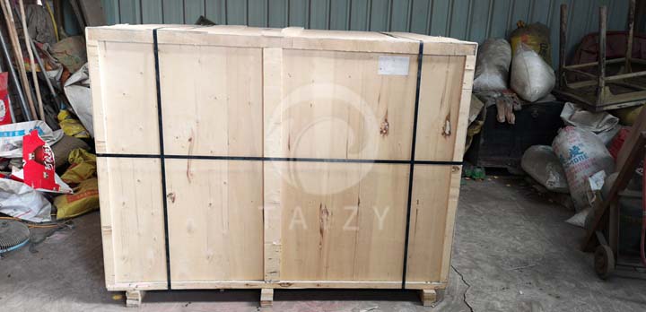 La caja de madera de la máquina de rollitos de primavera.