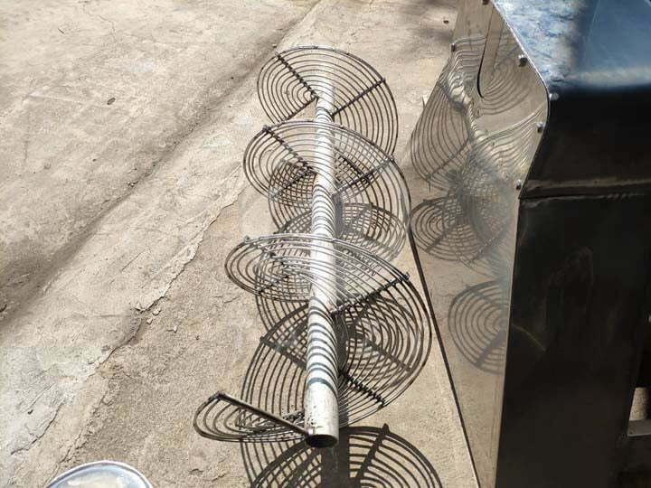 Cassava Washing Peeling Machine | Tuber Cassava Peeler 4 Cassava peeling machine screw