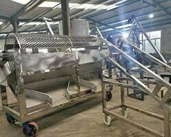 Cocoa pod cracking machine